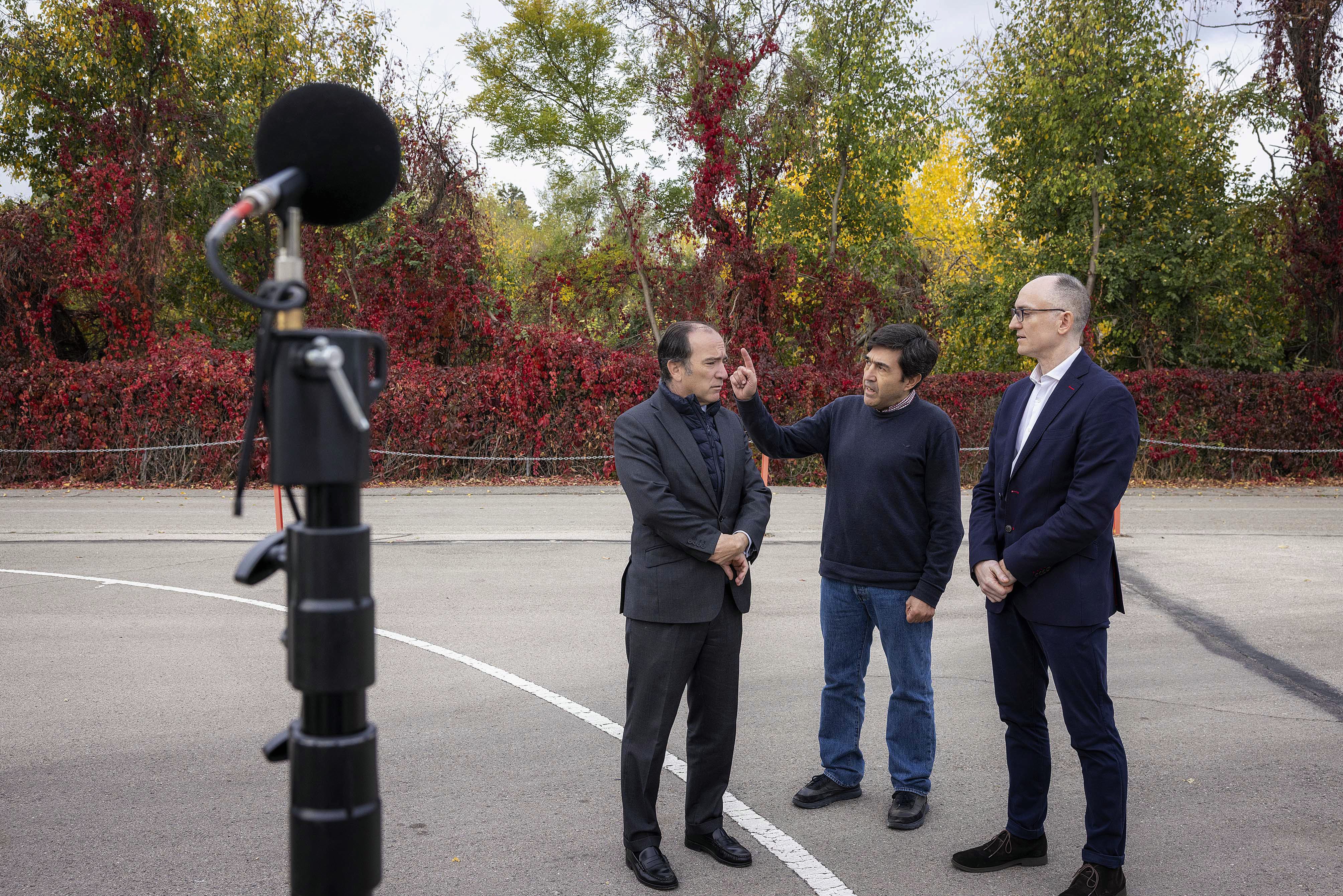 Carabante con especialistas del Centro Municipal de Acústica